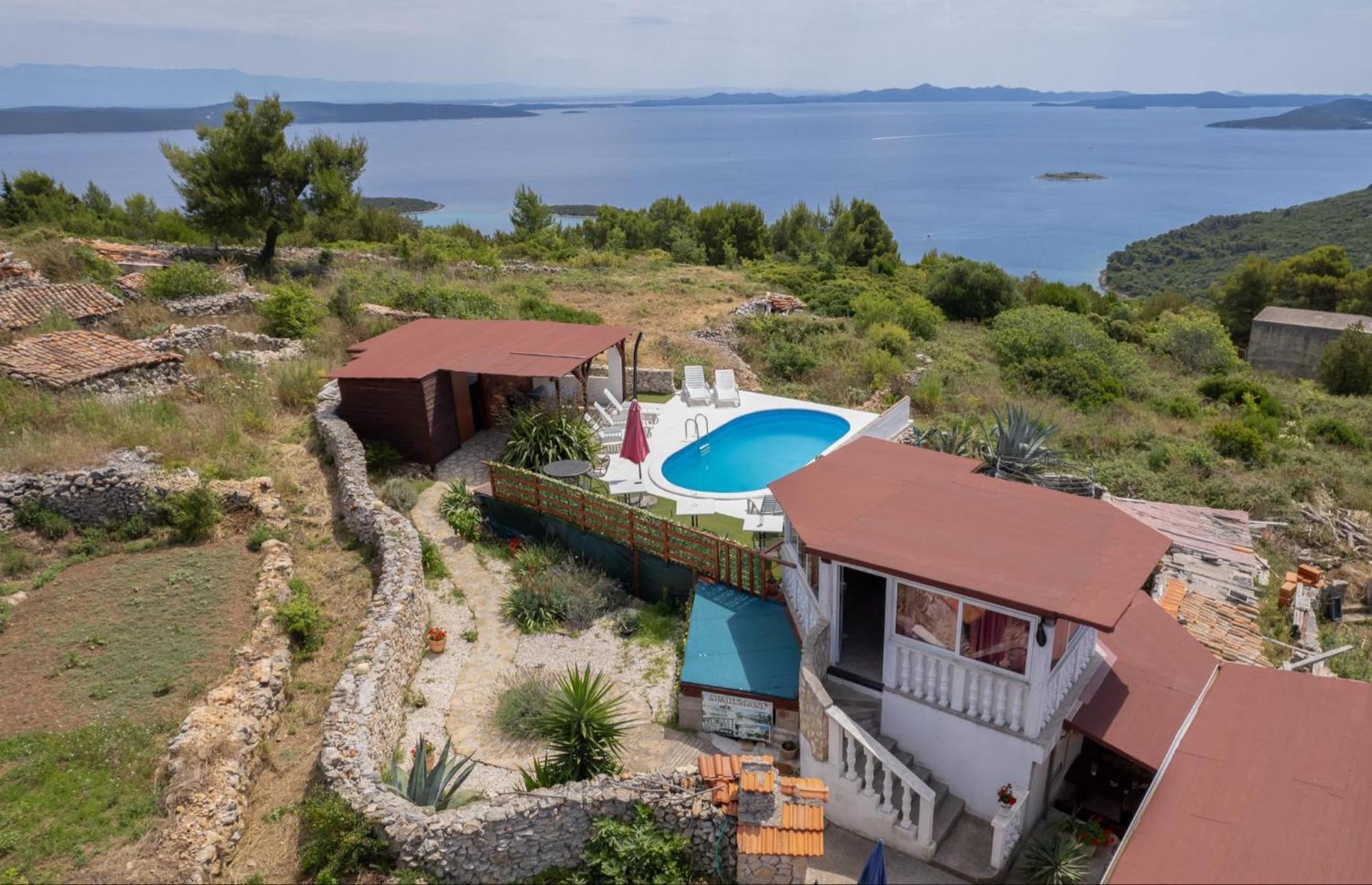 Ruza Dugi Otok Dragove